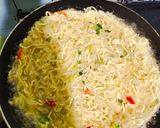 Foto langkah ke 2 dari resep Omlet bihun daun bawang.
