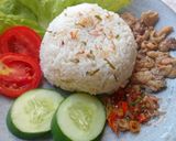 Foto langkah ke 5 dari resep Nasi Daun Jeruk & Kulit Ayam Krispi.
