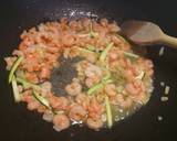 Linguine with prawns, courgette & pumpkin flowers recipe step 2 photo