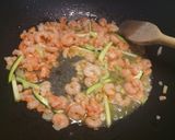 A picture of step 2 of Linguine with prawns, courgette & pumpkin flowers.