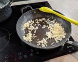 A picture of step 2 of Creamy mushroom pasta.