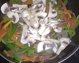 A picture of step 3 of Stir fry Mushroom paneer mix veggies 🍄🍄🍄.