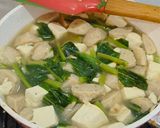 Foto langkah ke 5 dari resep Sop Tahu, Bakso & Sawi Hijau.