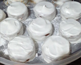 Foto del paso 6 de la receta: Alfajores de membrillo (bañados en merengue italiano)