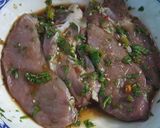 รูปขั้นตอนการทำที่ 2 ของ หมูย่างซอสกระเพรา