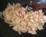 Foto langkah ke 3 dari resep Ayam Cah Jamur.