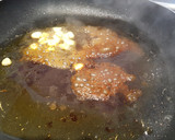 Foto del paso 3 de la receta: Filete de ternera a la plancha con salsa de limón y ajo