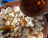 Foto del paso 2 de la receta: Champiñones con tomate y queso