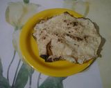 A picture of step 2 of Khichiya papad (rice papad) chat.