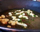 Foto del paso 2 de la receta: Spaguetti con huevo y gambas