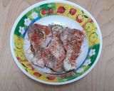 Pas rețetă Pulpițe la cuptor cu cartofi prăjiți și salată 1 fotografie