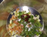 A picture of step 1 of Thikhi chatpati bhel.