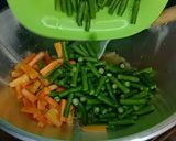Foto langkah ke 3 dari resep Oseng kacang panjang wortel.
