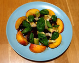 Foto del paso 4 de la receta: Carpaccio de remolacha, mango y aguacate con vinagreta de menta