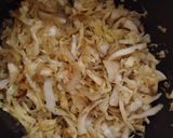 Foto del paso 2 de la receta: Fideos y repollo con manteca de maní y salsa de soja
