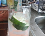 A picture of step 1 of Refreshing cucumber water.
