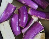 Foto langkah ke 1 dari resep Terong Balado dkk.
