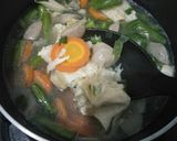 Foto langkah ke 4 dari resep Sop Bakso Kembang Tahu.