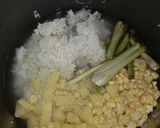 Foto langkah ke 2 dari resep Bubur Manado anti gagal (Bubur Tinutuan).