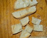 Foto del paso 1 de la receta: Picatostes caseros con cebolla molida