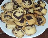 Foto del paso 5 de la receta: Galletitas marmoladas con chips