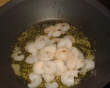 Foto del paso 2 de la receta: Espaguetis con gulas y gambas