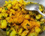 बटाट्याची सुकी भाजी (Batatyachi Sukhi Bhaji Recipe In Marathi) रेसिपी स्टेप 4 फोटो