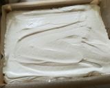 Tort kwadratowy z kolorowymi rozetkami krok przepisu 5 zdjęcie