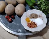 A picture of step 2 of Tawa aloo ki katliyan.