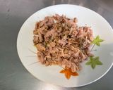Une image de l'étape 1 de Salade de pommes de terre, tomates et oignon doux à l’ail frais et thon mariné.