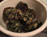 A picture of step 4 of Mushroom spinach balls.