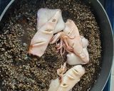 Foto del paso 6 de la receta: Arroz negro con calamar a la plancha