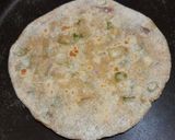 स्टफ पनीर पराठा (stuff paneer paratha recipe in marathi) रेसिपी स्टेप 6 फोटो 
