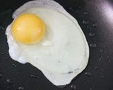 A picture of step 2 of Half fry omlette.