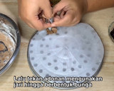 Foto langkah ke 4 dari resep Kue semprit wajan.