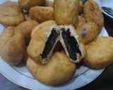 Foto langkah ke 6 dari resep Donat Goreng Isi Oreo.