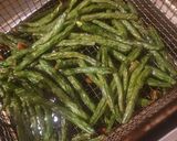 A picture of step 1 of Fried Green Beans.