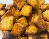 Foto del passaggio 4 della ricetta Crostini di pane speziati in friggitrice
