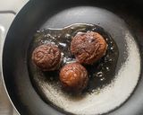 A picture of step 4 of Stuffed Shitake Mushrooms.
