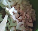 Foto del paso 2 de la receta Pollo con salsa de champiñones a la pimienta verde
