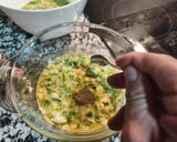 Foto del paso 11 de la receta Tortilla de brócoli con sobre mesa de tomate