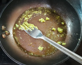 Foto del paso 1 de la receta: Crep al revés, con harina de garbanzo y aguacate en la masa