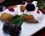 Foto del paso 14 de la receta: Bollitos bañados en frutas del bosque