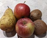 A picture of step 1 of Kiwi, apple and pear smoothie.