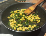 Foto del paso 5 de la receta: Garbanzos con quinoa y espinacas