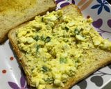 Foto langkah ke 3 dari resep Egg and cheese sandwich (mudah dan super enak!).