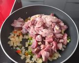 Foto del paso 2 de la receta: Fideuá de pollo y cerdo