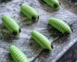 A picture of step 6 of Caterpillar Cookies.