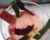 A picture of step 4 of Pilling veggies and fruit smoothy(in LIFE NO MAKING THIS SAMOOTHY).