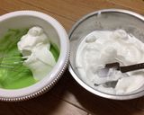 Foto langkah ke 3 dari resep Choco Pandan Roll Cake.